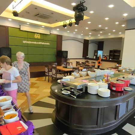 Mayflower Grande Hotel Phitsanulok Bagian luar foto