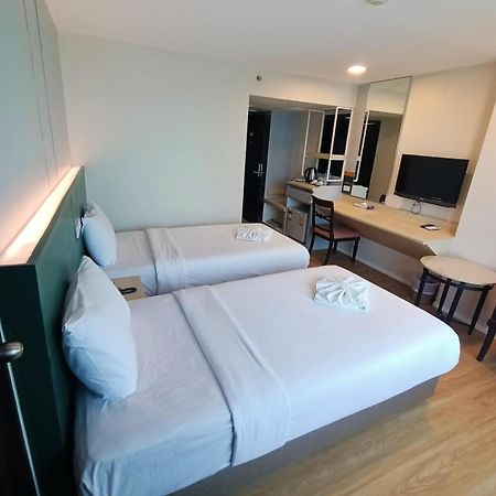 Mayflower Grande Hotel Phitsanulok Bagian luar foto