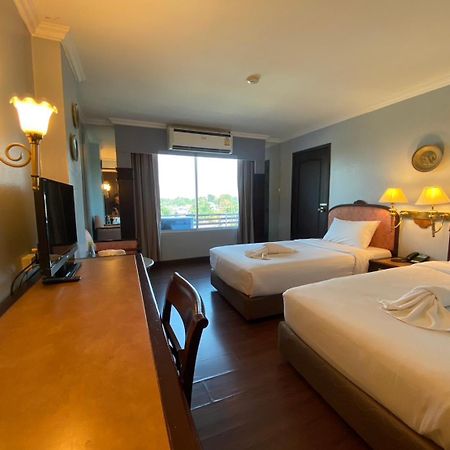 Mayflower Grande Hotel Phitsanulok Bagian luar foto