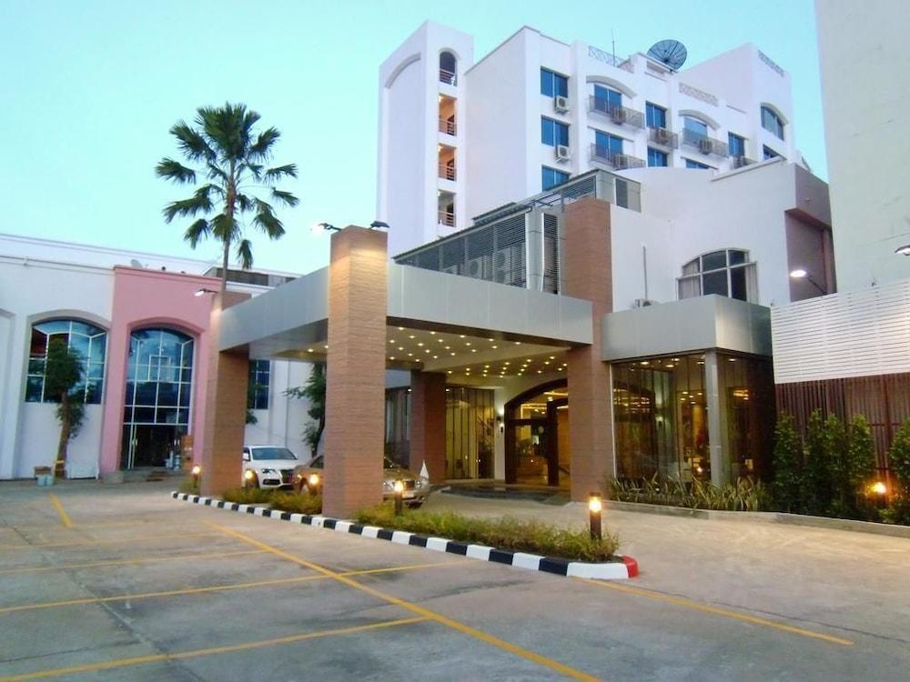 Mayflower Grande Hotel Phitsanulok Bagian luar foto