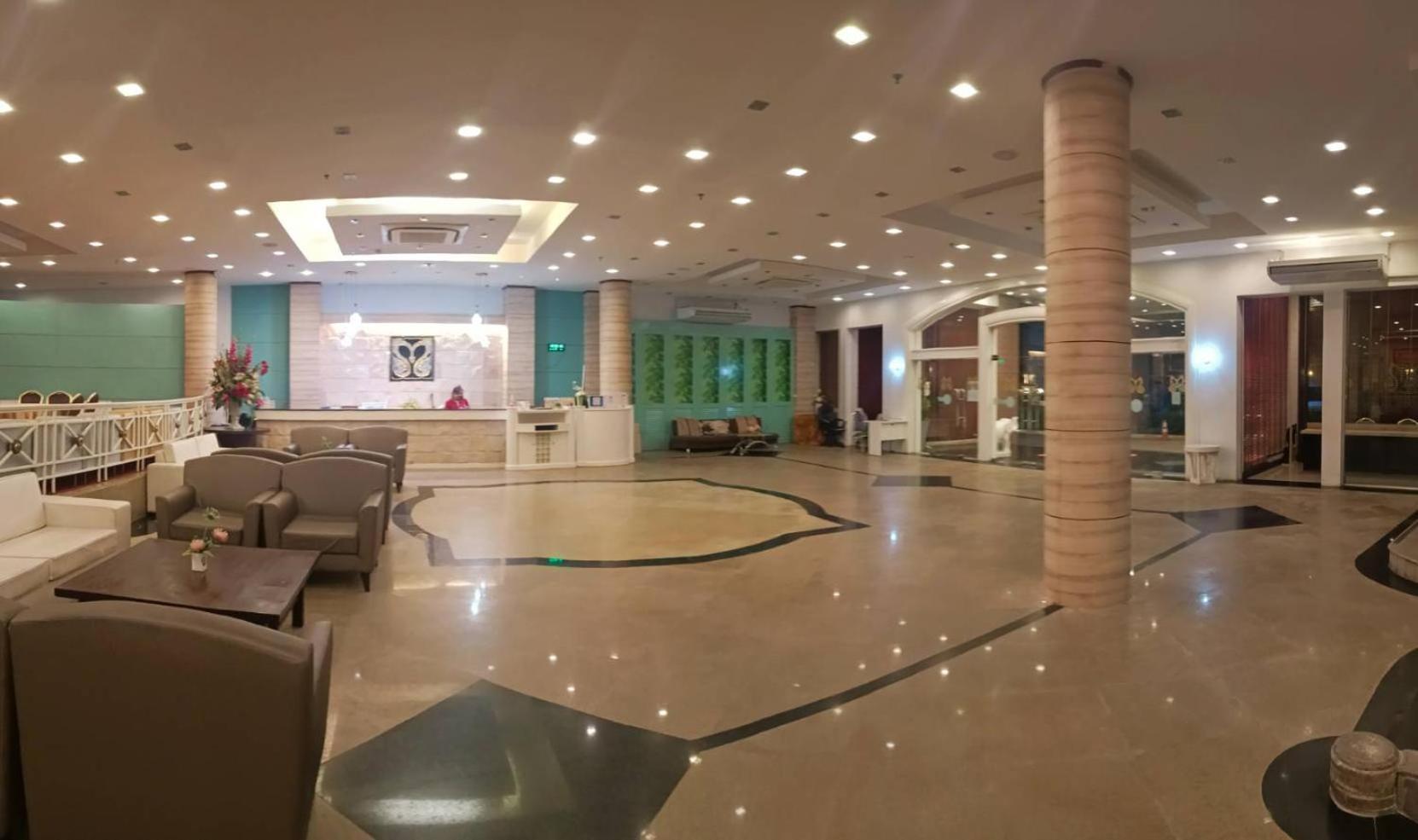 Mayflower Grande Hotel Phitsanulok Bagian luar foto