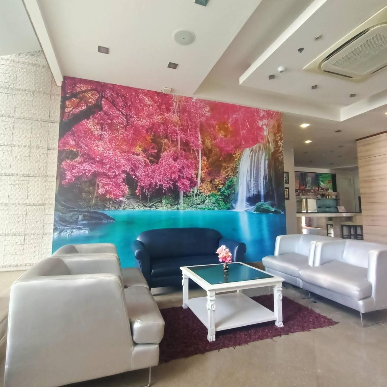 Mayflower Grande Hotel Phitsanulok Bagian luar foto