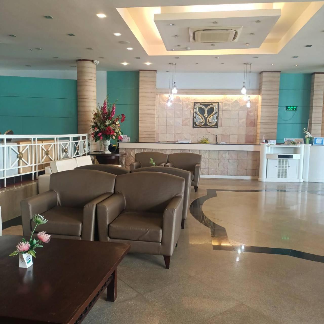 Mayflower Grande Hotel Phitsanulok Bagian luar foto