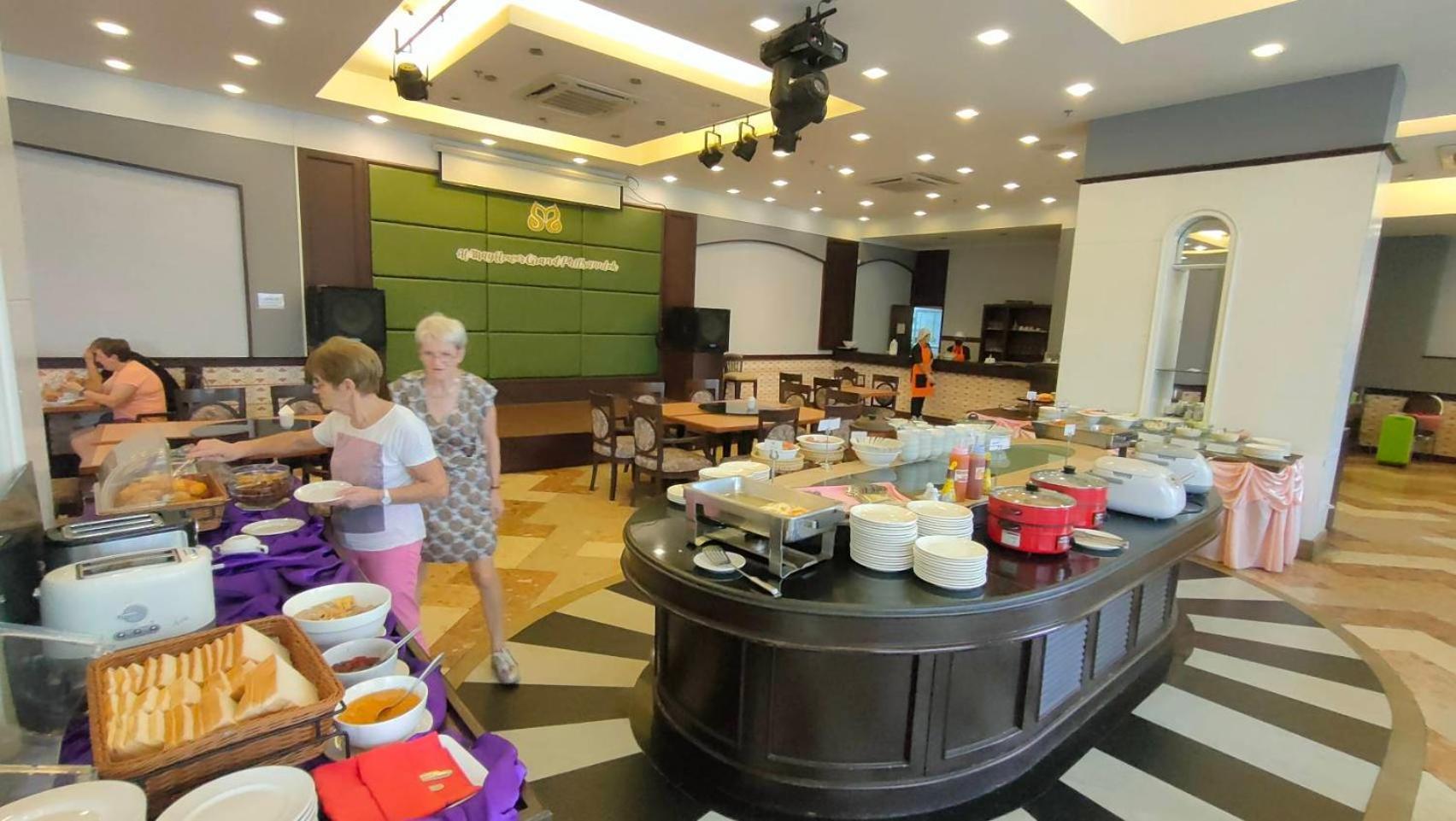 Mayflower Grande Hotel Phitsanulok Bagian luar foto