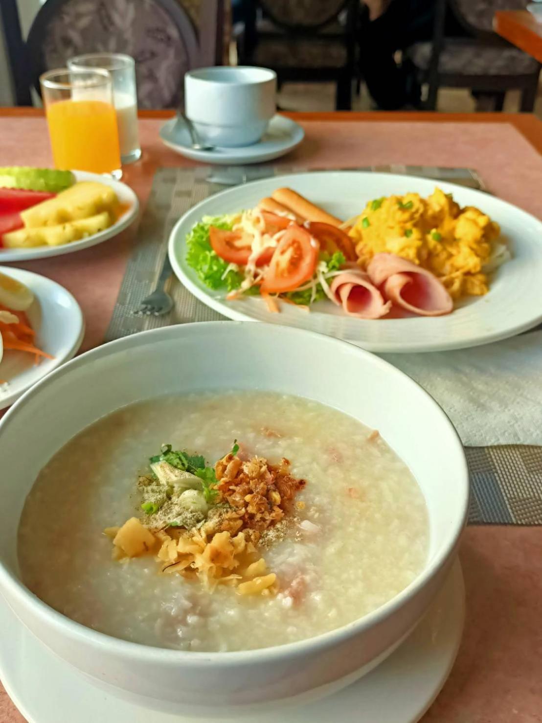 Mayflower Grande Hotel Phitsanulok Bagian luar foto