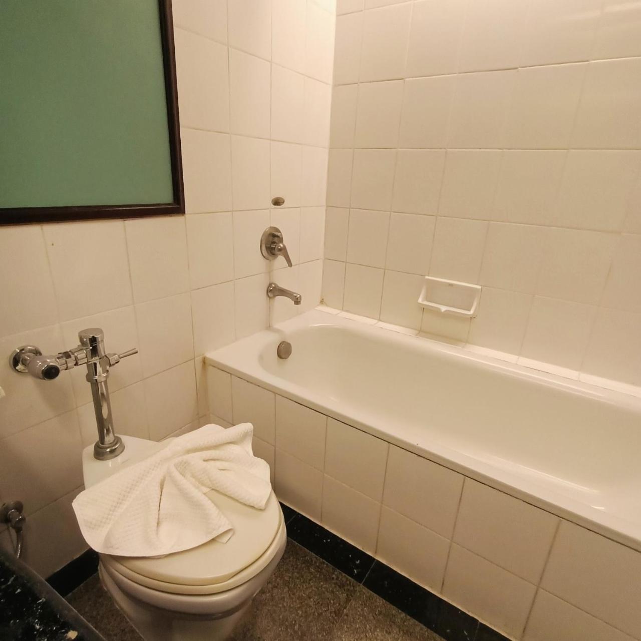 Mayflower Grande Hotel Phitsanulok Bagian luar foto