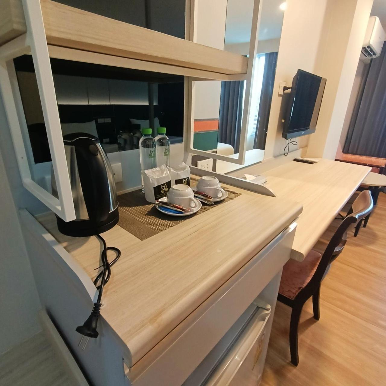Mayflower Grande Hotel Phitsanulok Bagian luar foto