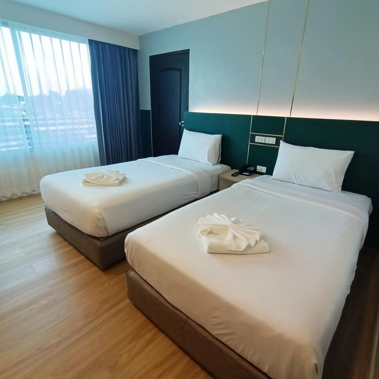 Mayflower Grande Hotel Phitsanulok Bagian luar foto