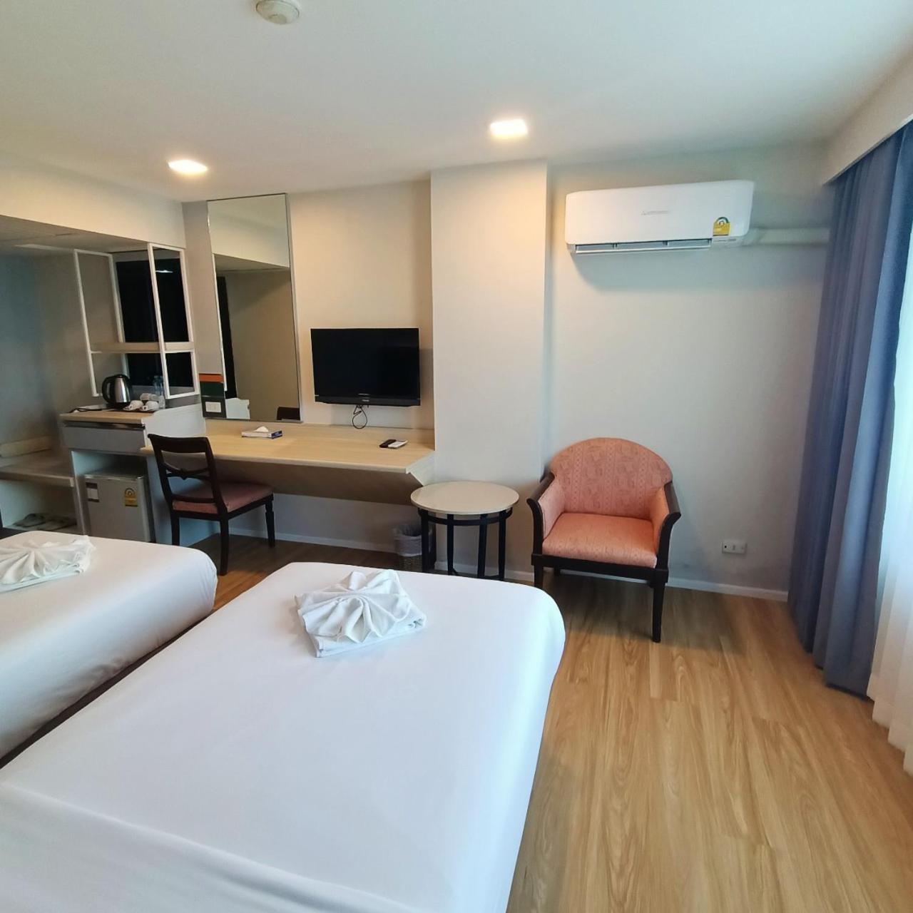 Mayflower Grande Hotel Phitsanulok Bagian luar foto