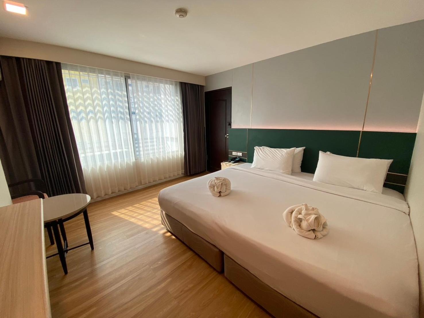Mayflower Grande Hotel Phitsanulok Bagian luar foto