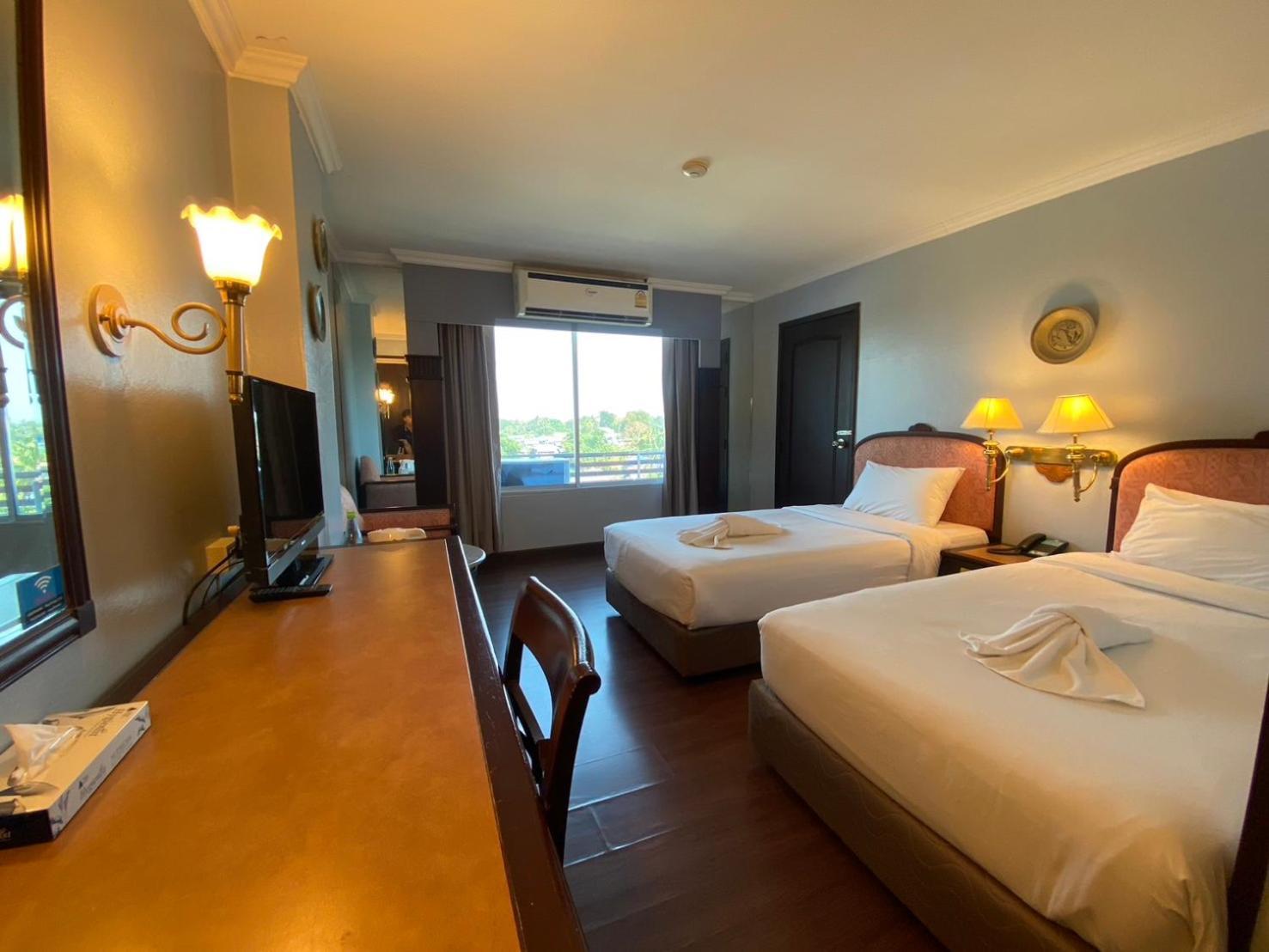 Mayflower Grande Hotel Phitsanulok Bagian luar foto
