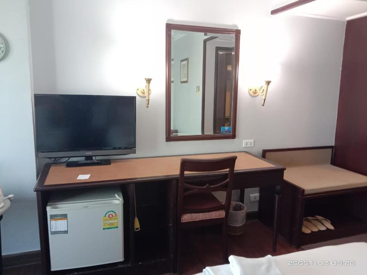 Mayflower Grande Hotel Phitsanulok Bagian luar foto