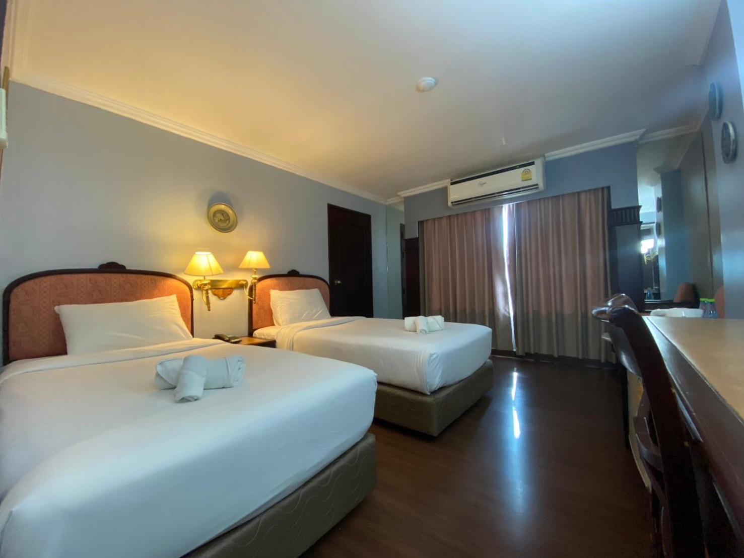 Mayflower Grande Hotel Phitsanulok Bagian luar foto