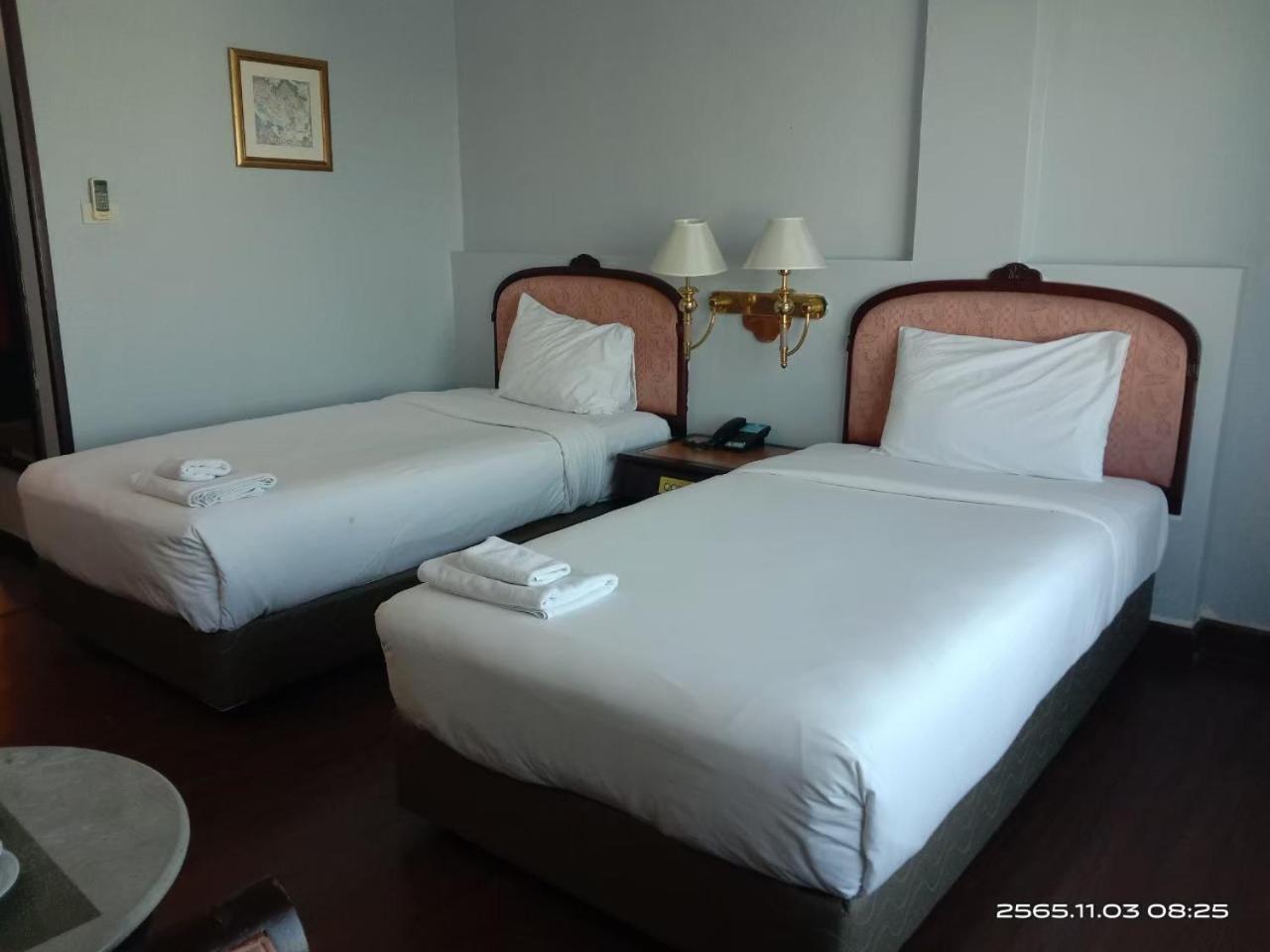 Mayflower Grande Hotel Phitsanulok Bagian luar foto