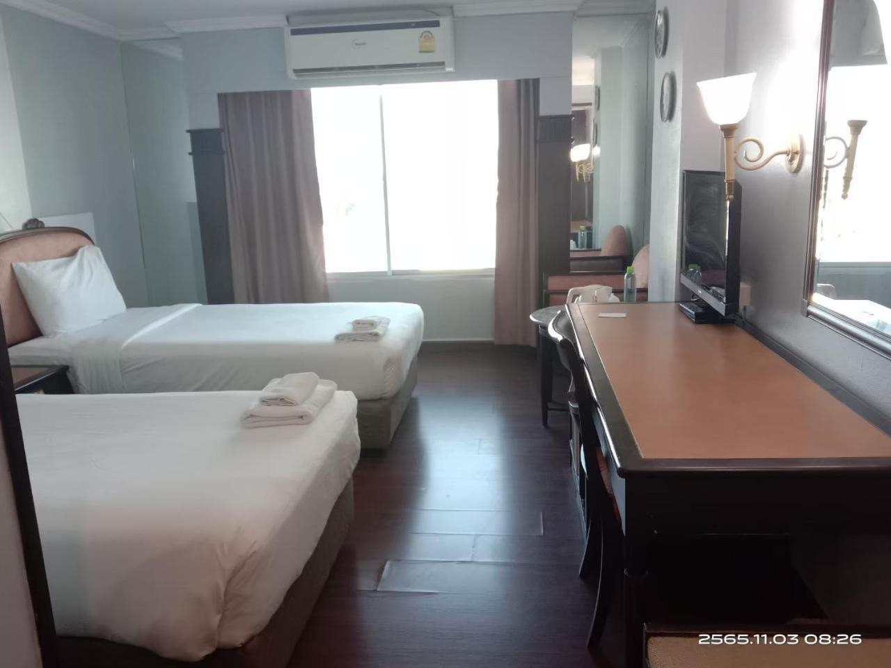 Mayflower Grande Hotel Phitsanulok Bagian luar foto