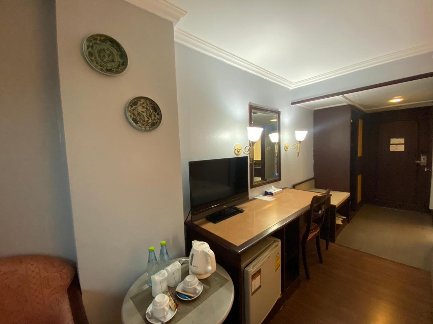 Mayflower Grande Hotel Phitsanulok Bagian luar foto