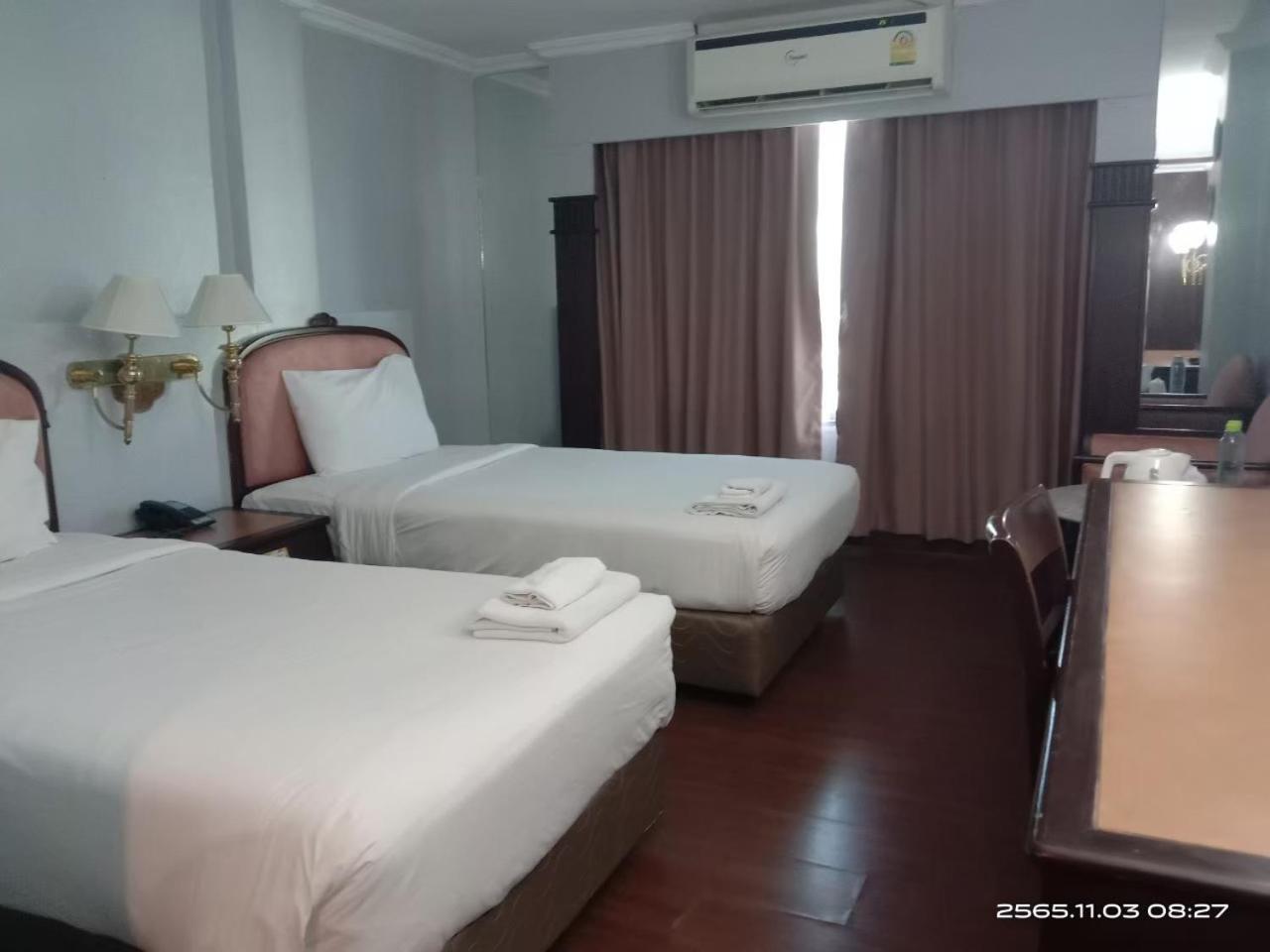 Mayflower Grande Hotel Phitsanulok Bagian luar foto