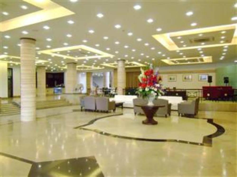 Mayflower Grande Hotel Phitsanulok Bagian luar foto