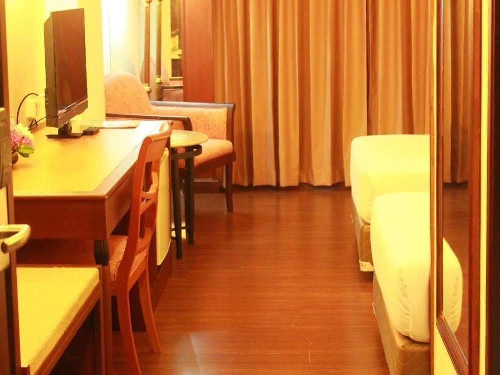 Mayflower Grande Hotel Phitsanulok Bagian luar foto